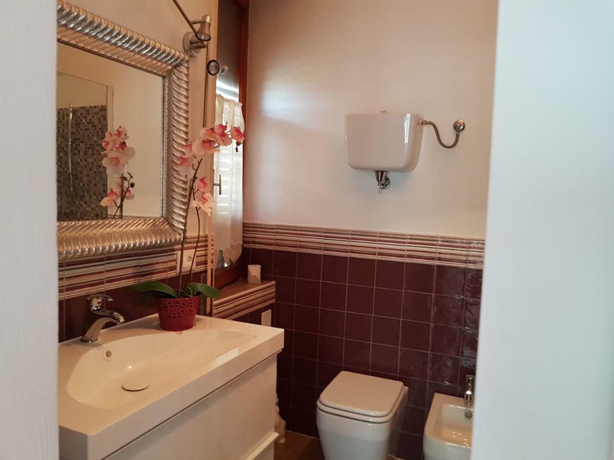 Antica Casa Di Famiglia Hotell Castiglione del Lago Exteriör bild