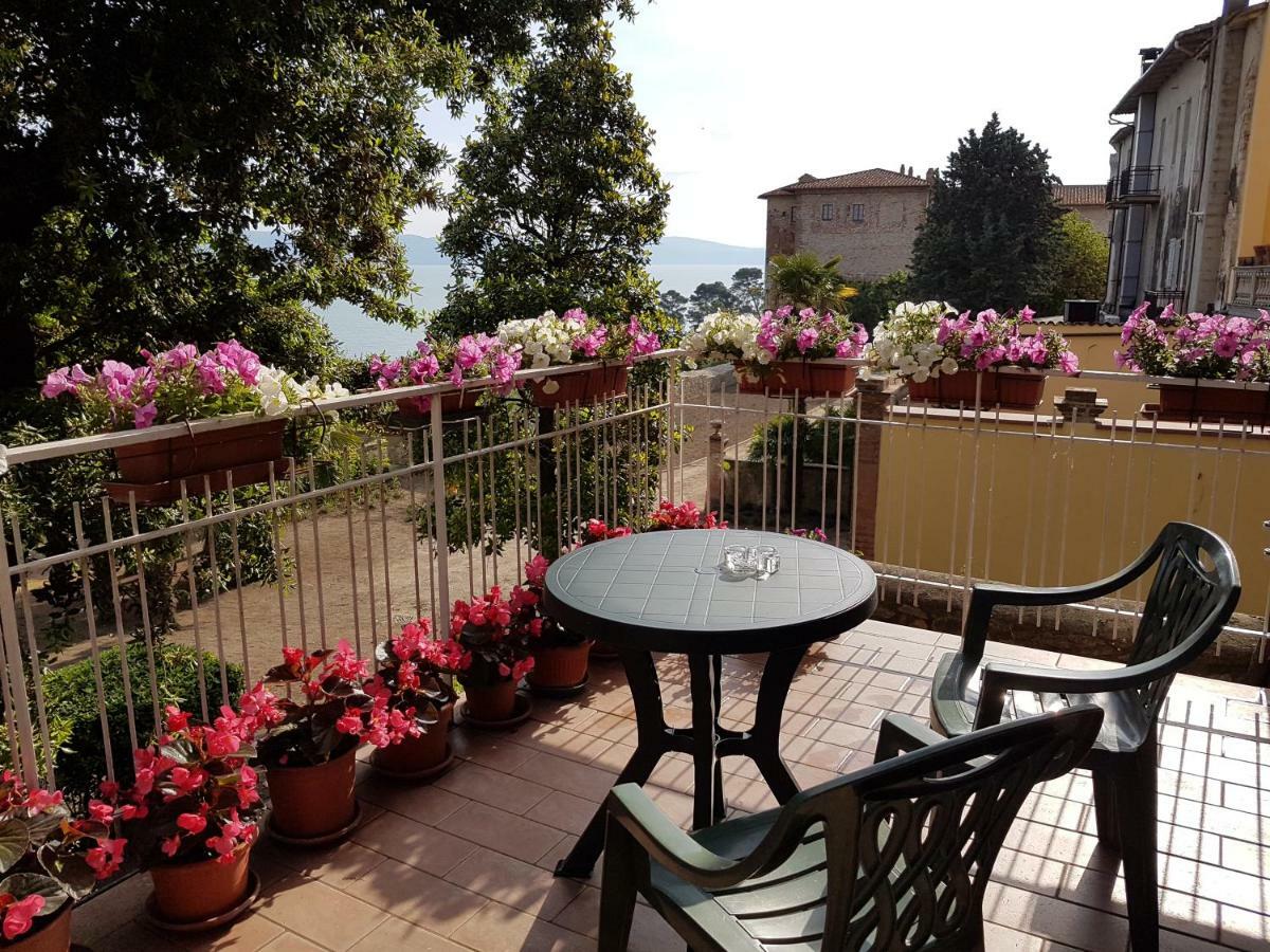 Antica Casa Di Famiglia Hotell Castiglione del Lago Exteriör bild