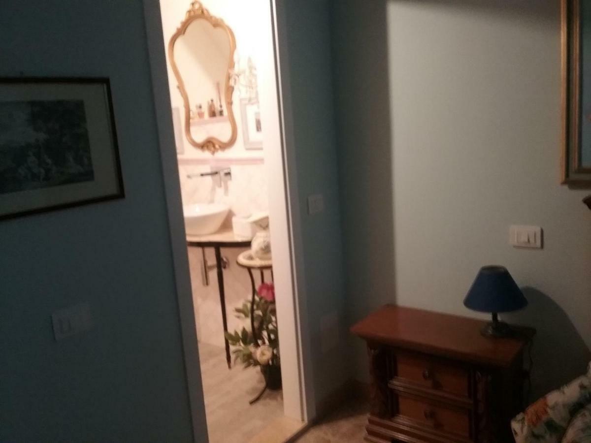 Antica Casa Di Famiglia Hotell Castiglione del Lago Exteriör bild