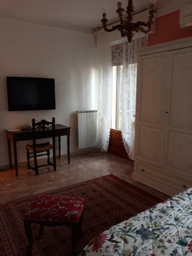 Antica Casa Di Famiglia Hotell Castiglione del Lago Exteriör bild