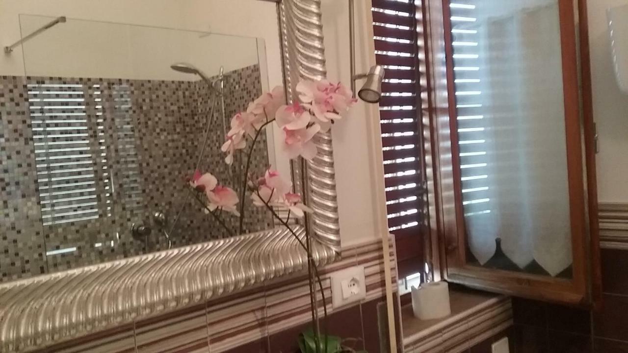 Antica Casa Di Famiglia Hotell Castiglione del Lago Exteriör bild